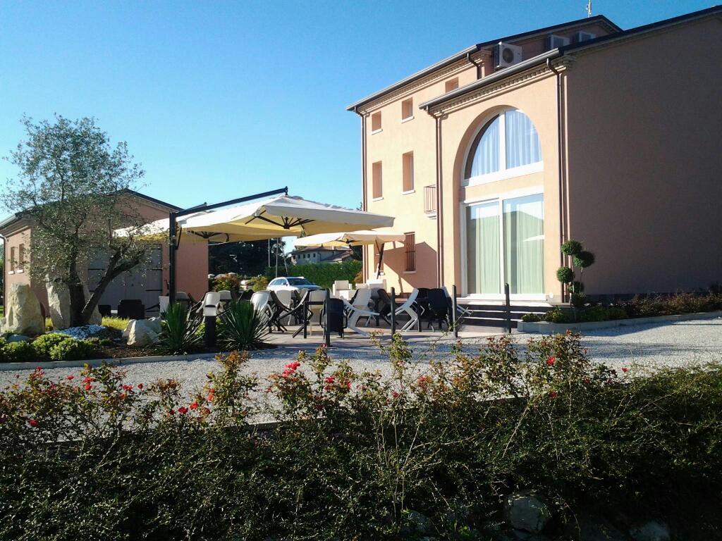 Agrialloggi La Palazzina Curtarolo Exteriör bild